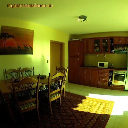 437 - Vizkozeli, 2 Szobas, Kert Kapcsolatos Apartman * Balatonoszod
