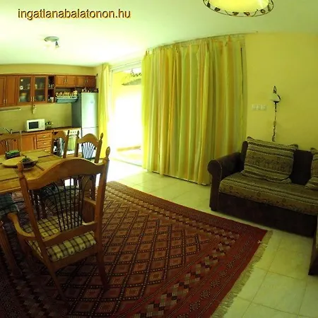 Apartment 437 - Vizkozeli, 2 Szobas, Kert Kapcsolatos Apartman